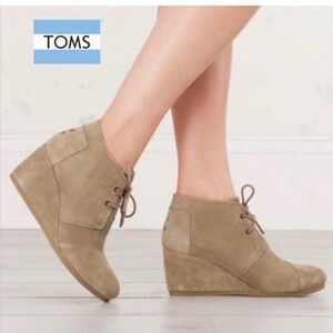 Toms Desert Wedge Taupe Suede sz 9